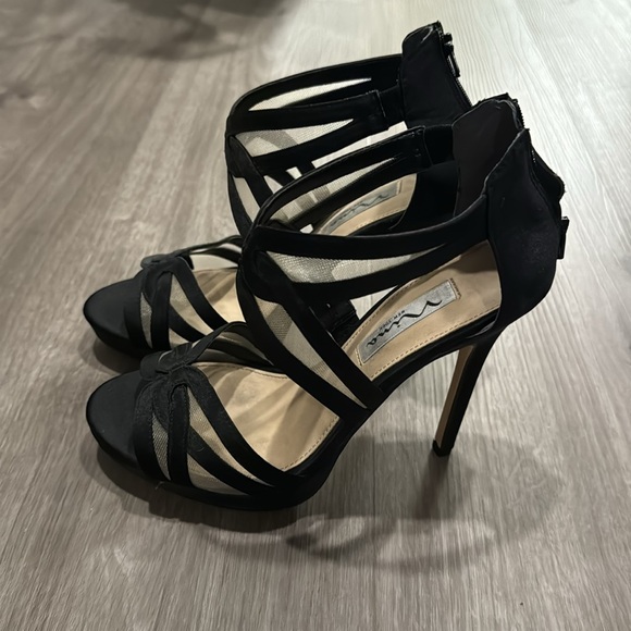 Nina Fayette Black Satin Heels - Picture 3 of 11